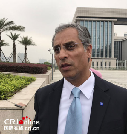 喬伊•帕澤接受本臺記者采訪。