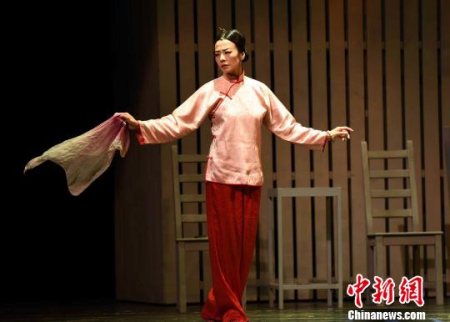 劇中香港舞臺劇女王焦媛飾演曹七巧?！⒖筛?攝