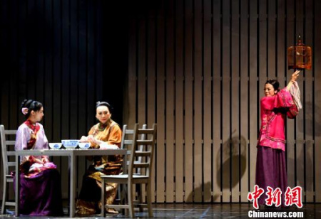 此次是香港版話劇《金鎖記》第四次在內(nèi)地巡演。　劉可耕 攝