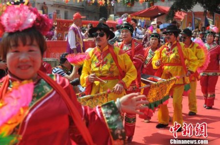 5月7日，極具閩南特色火鼎公婆亮相保生大帝繞境巡安文化節(jié)?！埍?攝