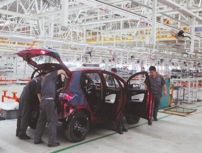 云度新能源汽車項(xiàng)目獲得國(guó)家發(fā)改委下發(fā)的我省第一張、全國(guó)第10張新能源純電動(dòng)乘用車生產(chǎn)資質(zhì)牌照，3款新車在今年4月的上海國(guó)際車展上展示。