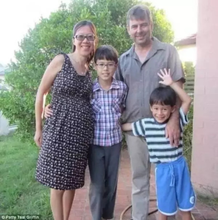 懷有身孕的蔡芭迪與家人的合影 懷有身孕的蔡芭迪與家人的合影