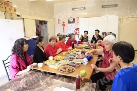 新西蘭“候鳥媽媽”們每月聚在一起聊家常 新西蘭“候鳥媽媽”們每月聚在一起聊家常