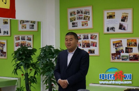 國務(wù)院僑辦宣傳司代表王培遠(yuǎn)在座談會上講話。