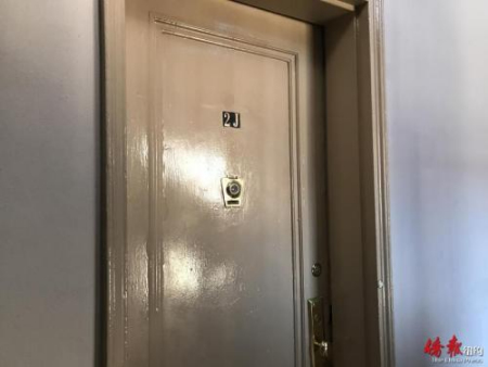 案發(fā)公寓房間。(美國《僑報》/陳辰 攝)