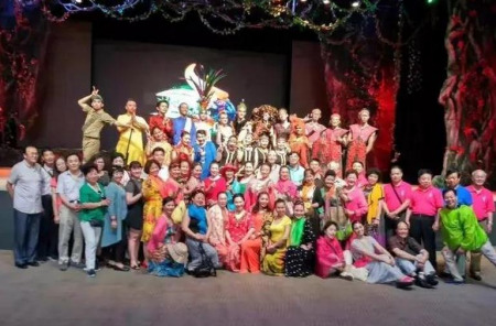 合影留念。