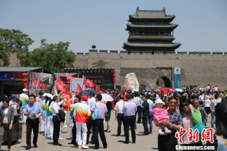 同日開幕的“萬里茶道”節(jié)點城市旅游推介暨特色產(chǎn)品博覽會?！堅?攝