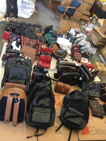 美國打折季，華人代購忙翻天。(圖片來源：美國《世界日報(bào)》)