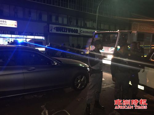 布隆方丹市爆發(fā)騷亂，多家中國店鋪受波及。(南非《非洲時(shí)報(bào)》)