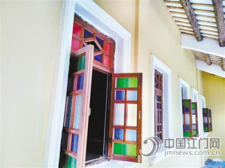 銀信博物館的窗戶經(jīng)過修葺后也煥然一新。