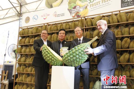 主辦方代表主持活動儀式?！≮w婧楠 攝