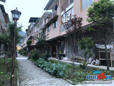 建成并投入使用的“上壩陳卓賢僑愛新村—僑心居”。鐘欣　攝