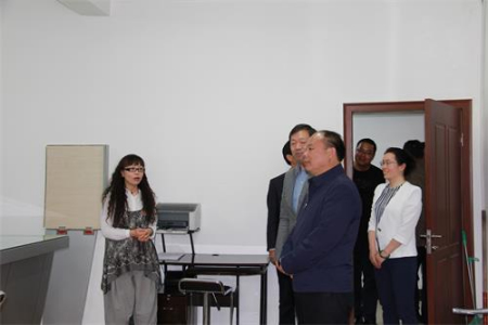 視察簽證室。