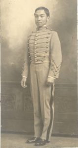 溫應(yīng)星1909年從西點(diǎn)軍校畢業(yè)，成為該校史上畢業(yè)的首位華裔學(xué)生與中國留學(xué)生。(美國《世界日報》/西點(diǎn)軍校檔案照)