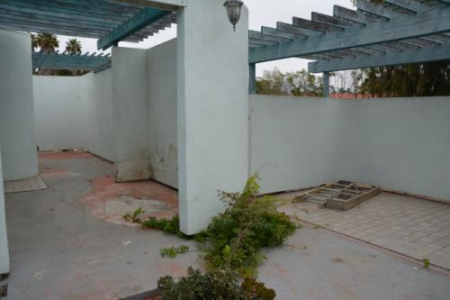 先前門(mén)庭若市的韓偉東中醫(yī)診所已經(jīng)荒廢一年有余。(美國(guó)《世界日?qǐng)?bào)》記者高梓原／攝影)