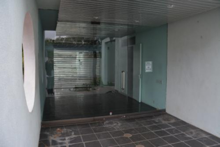 曾經(jīng)簡(jiǎn)潔的辦公室也被搬空，只留下一片凄涼。(美國(guó)《世界日?qǐng)?bào)》記者高梓原／攝影)