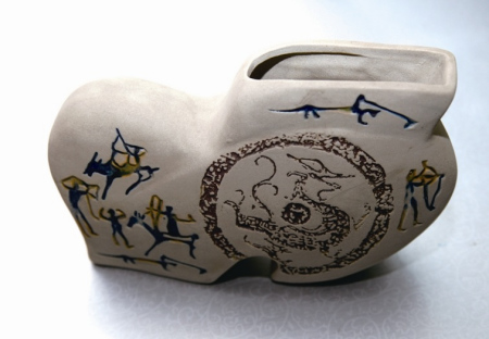 圖為金永愉收藏的一只陶瓷鞋，從外觀看很難看出是鞋子。