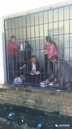 被關(guān)押的中國公民。圖片來源：非洲華僑周報