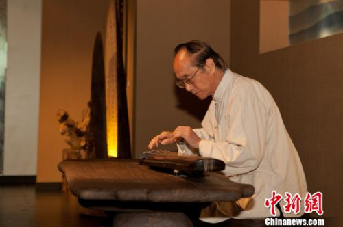 古琴大家吳釗 中國昆劇古琴研究會供圖 攝