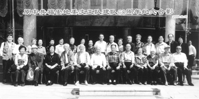 2009年10月，與原中共福安地委文工隊(duì)的隊(duì)員共慶建隊(duì)60周年。