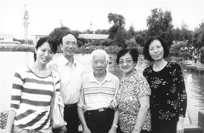 其樂(lè)融融的一家。