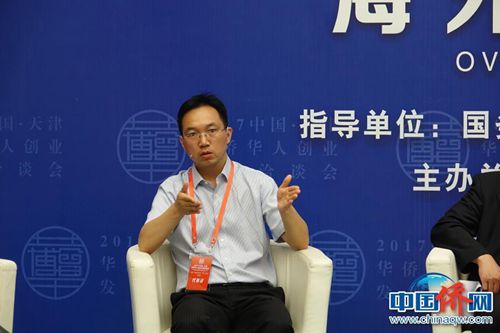 2017天津“華博會”舉辦海外華文媒體論壇，50多位海外華文媒體和國內(nèi)媒體代表論道“媒體融合”。圖為新華網(wǎng)副總編輯楊新華發(fā)言。冉文娟 攝