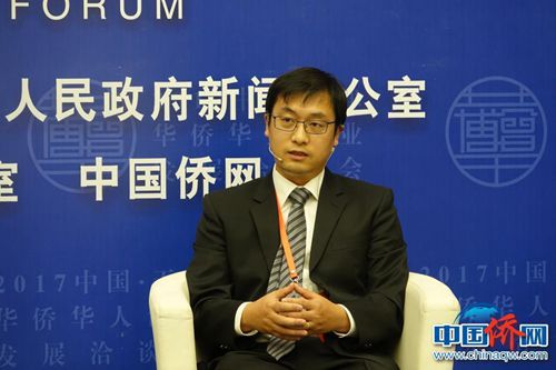 2017天津“華博會”舉辦海外華文媒體論壇，50多位海外華文媒體和國內(nèi)媒體代表論道“媒體融合”。圖為新西蘭天維網(wǎng)高級編輯單桂志發(fā)言。冉文娟 攝