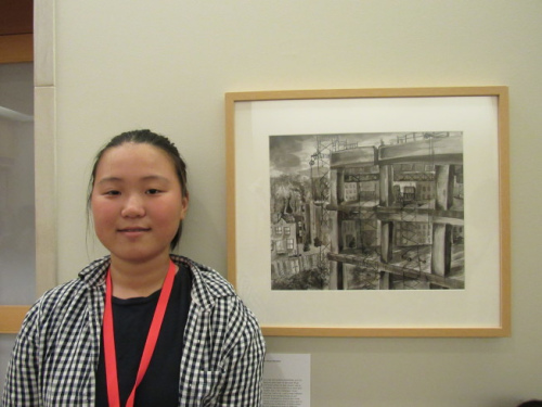 林葉興的作品寫實地呈現(xiàn)學校正在興建的新大樓，對光影的細微變化觀察入微。（美國《世界日報》/顏嘉瑩 攝）