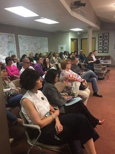 東灣普利桑頓(Pleasanton)聯(lián)合學區(qū)(Pleasanton Unified School District)舉行公開會議(葛瑞斯女士提供)