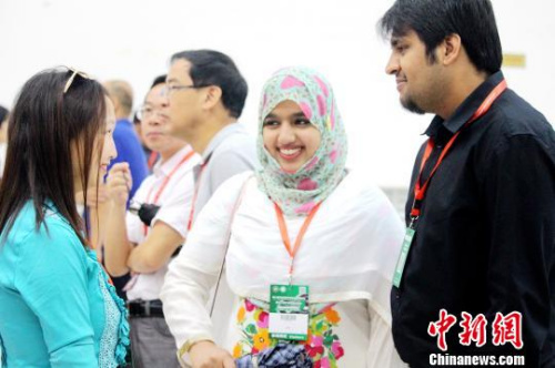 圖為海外客商洽談中?！吻汕?攝