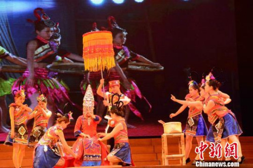 圖為漳浦縣赤嶺畬族歌舞團?！埥鸫?攝