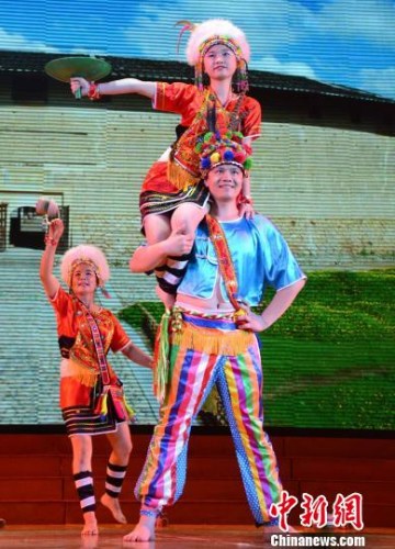 圖為華安縣高山族舞蹈隊?！埥鸫?攝