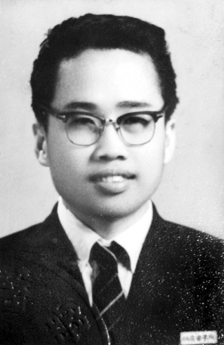 1964年大學(xué)畢業(yè)照。