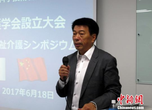 圖為劉玉勁在成立會(huì)上致辭?！⊥踅?攝