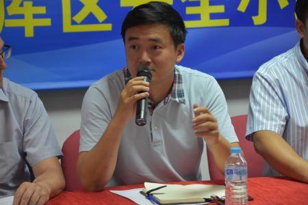 朱健參贊講話。