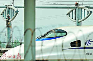 工人高空作業(yè)。