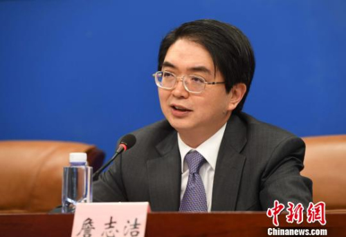 6月26日，福建省人民政府副秘書長詹志潔出席第九屆世界華文傳媒論壇新聞發(fā)布會并回答記者提問。(記者 張斌攝)張斌 攝