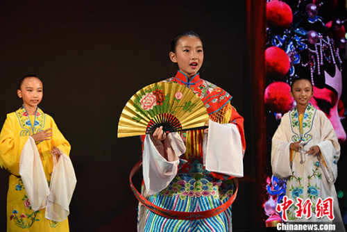 小學(xué)員們現(xiàn)場(chǎng)表演。 <a target='_blank' >中新社</a>記者 張朔 攝