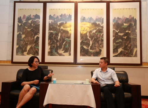 省外事僑務(wù)辦副主任文甦會(huì)見加拿大川籍僑商秦雯