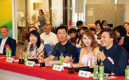 評委。日本《中文導報》