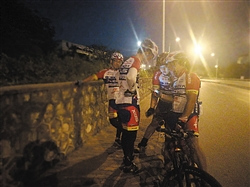 日夜兼程，語(yǔ)言不通，迷路是常態(tài)。