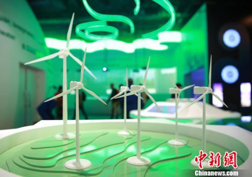 以“未來能源 綠色絲路”為主題的中國(guó)館呈現(xiàn)了在能源開發(fā)利用中的主張與成就?！∥凝埥?攝