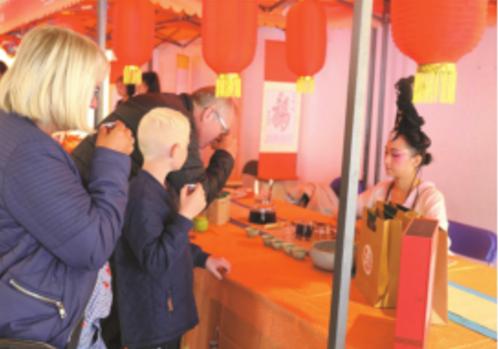 感受陜西茶藝文化。