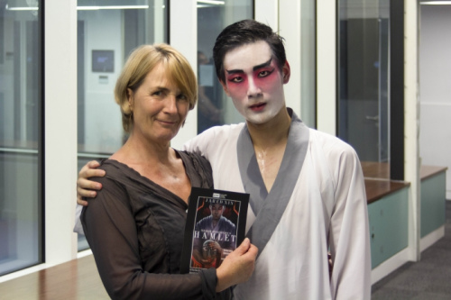 中國版《哈姆雷特》劇照。（英國華聞網(wǎng)）