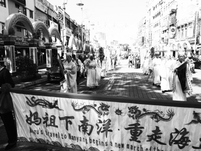 湄洲媽祖在吉隆坡街區(qū)繞境巡安。