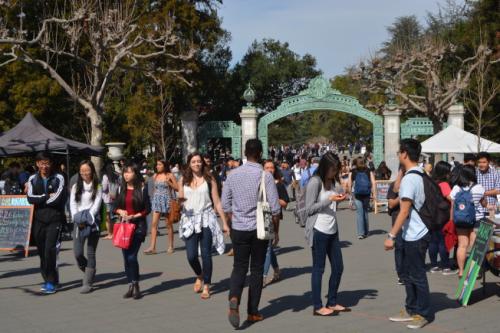 圖為柏克萊校門口。(美國《世界日報(bào)》記者劉先進(jìn)／攝影)