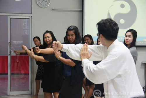 太極拳體驗(yàn)課。(國家漢辦網(wǎng)站圖片)