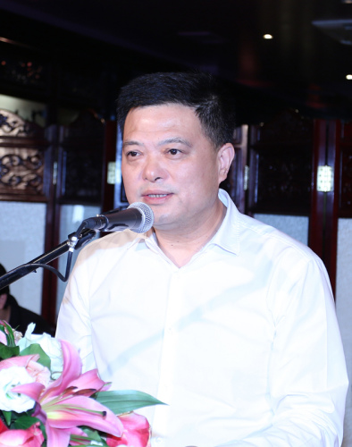 任俐敏代表旅法僑界歡迎福建僑務(wù)代表團。