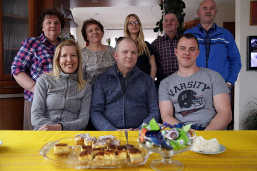 拉法(一排右)希望能通過中歐班列，將農(nóng)場產(chǎn)品運送到中國。(法國《歐洲時報》)