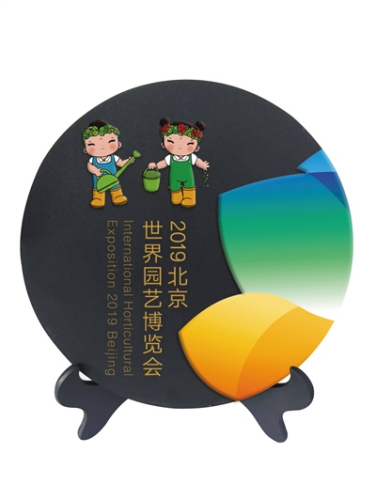 《“美麗家園”炭雕裝飾盤(pán)》